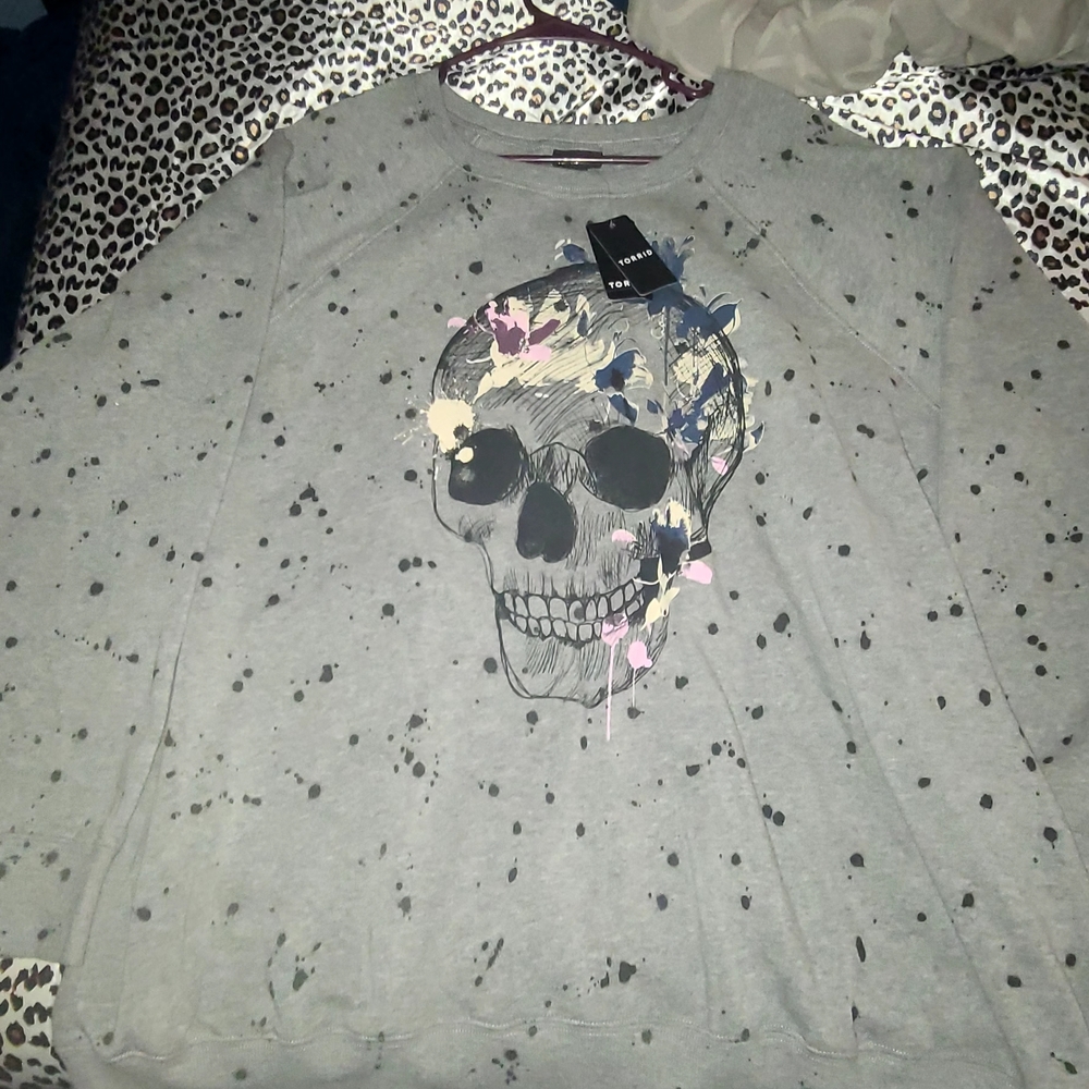 NWT Torrid Gray Skull Sweater 2X